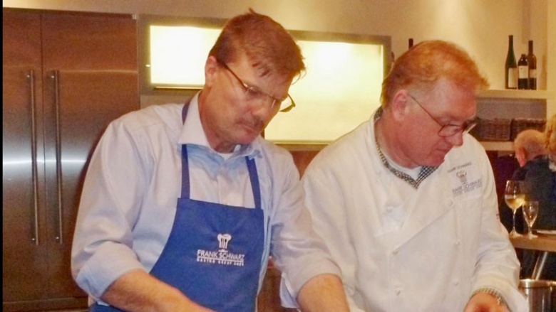 Hans-Ulrich Overdreef  und Frank Schwarz beim Kochen